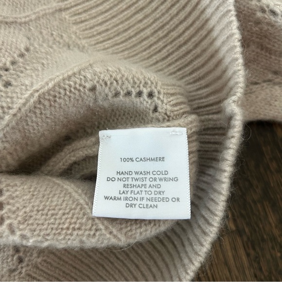 White + Warren Cashmere Scallop Crew Neck Sweater - Picture 10 of 10